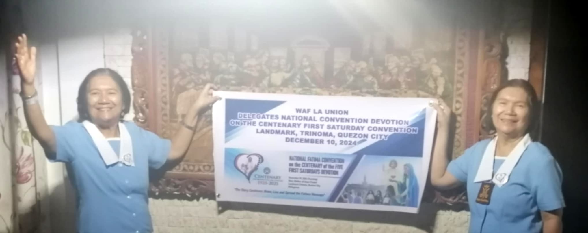 5 Gift giving of booklet for the Cause of Sr Lucia\'s Great Vision